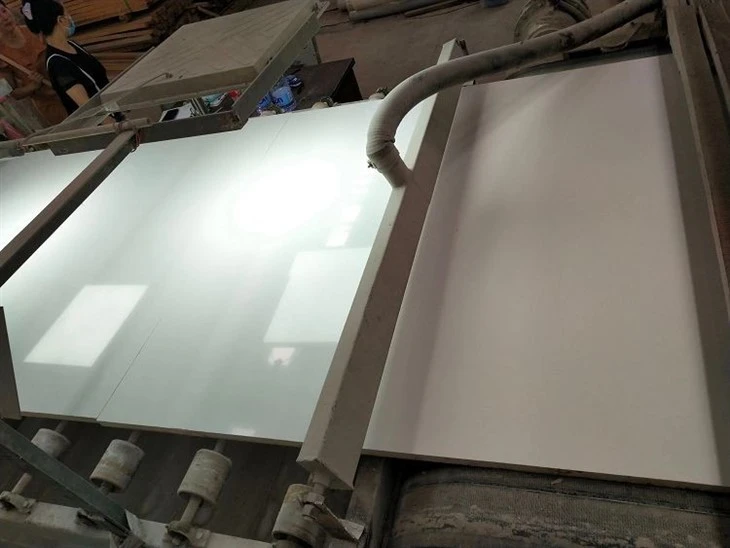 Engineered-Pure-White-Artificial-Stone-Marble-Slab-for-Countertops-Wall-Tile-Floor-Tiles.webp (5)(001)