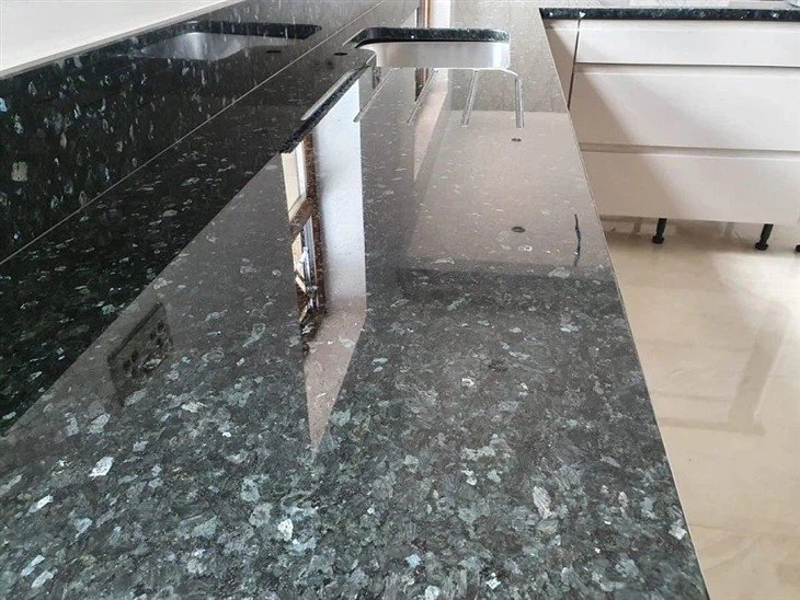 Emerald-Pearl-Granite-for-Slab-Tile-Countertop-Island-Bathroom-Kitchen.webp (4)